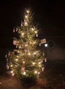 De gedenkboom op 15 december 2016