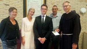 v.l.n.r.: Bets de Goeij, Christianne en Jan Mulder, Ben van Bronkhorst en pastoor Roland Putman