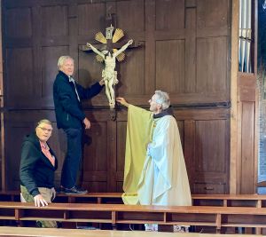 Kruisverheffing in de Martinuskerk van Kerkdriel